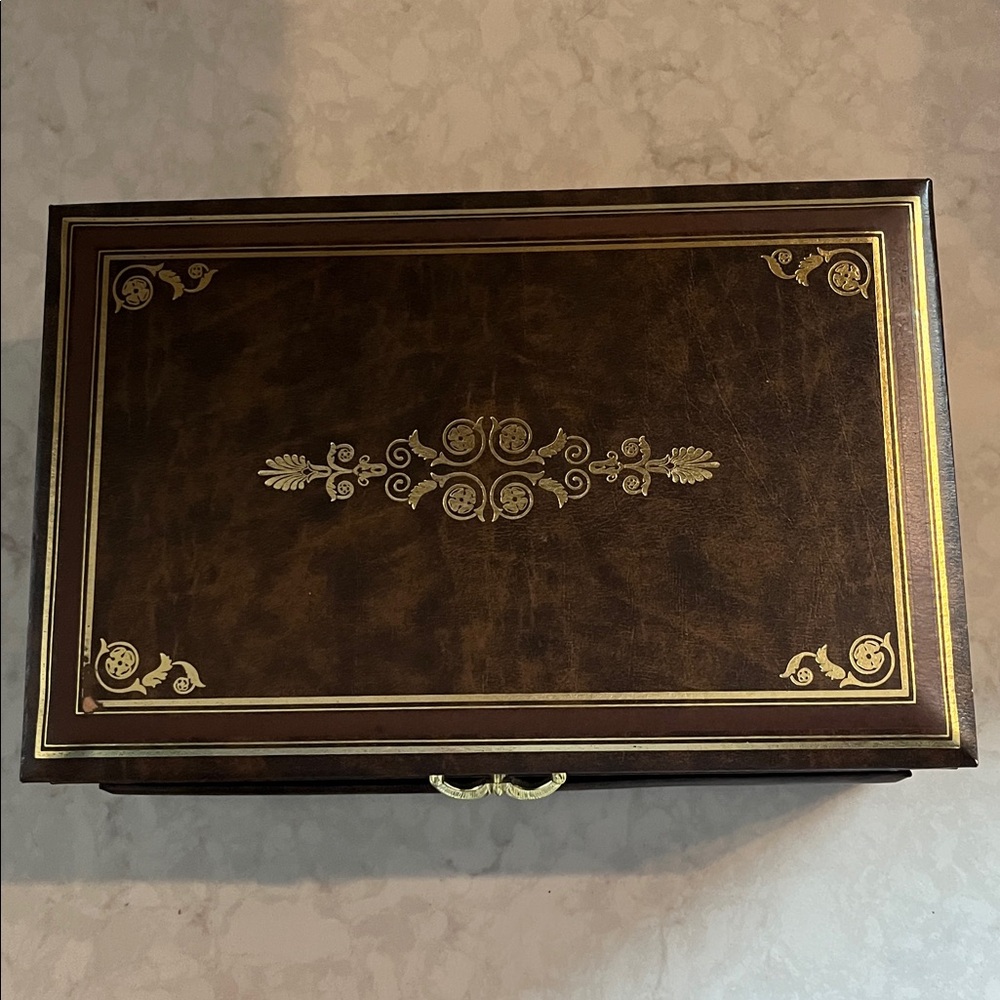 Vintage Leatherette Gold Tooled Brown Three Tiered Jewelry Box - Picture 12 of 13